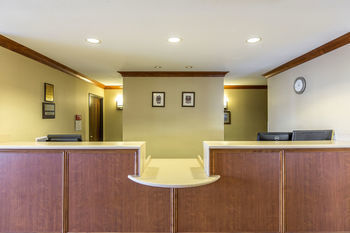 Hotel Rodeway Inn & Suites