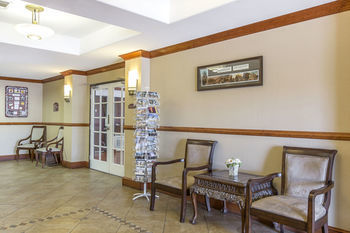 Hotel Rodeway Inn & Suites