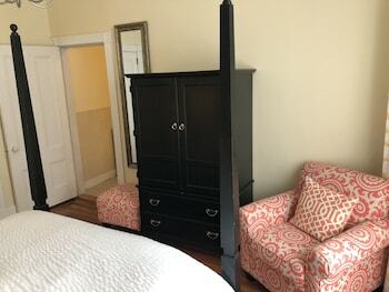 Bed & Breakfast Newport Blues Inn