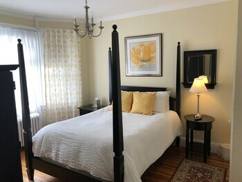 Bed & Breakfast Newport Blues Inn