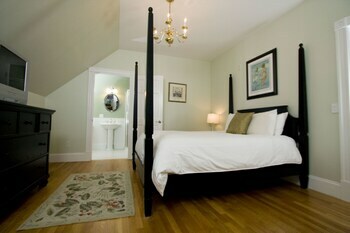 Bed & Breakfast Newport Blues Inn