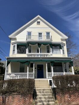 Bed & Breakfast Newport Blues Inn