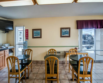 Hotel Econo Lodge East