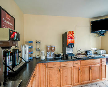 Hotel Econo Lodge East