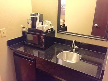 Hotel Brentwood Suites