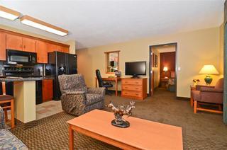 Best Western Plus Deer Park Hotel & Suites