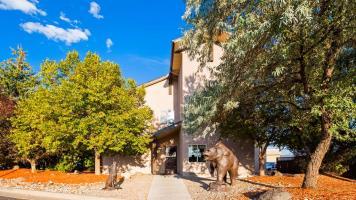 Best Western Plus Deer Park Hotel & Suites