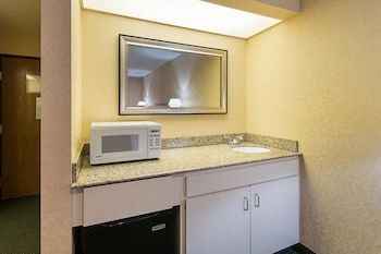 Hotel Comfort Inn Near Grand Central Mall