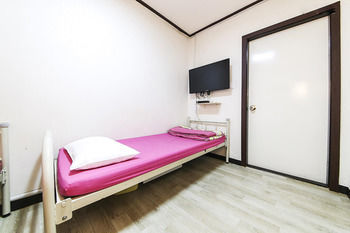 Fully Hong Hostel Insadong