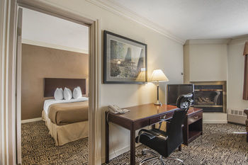 Hotel Quality Inn & Suites