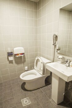 Hotel Hi Jun Guesthouse