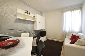 Accademia Style Apartments