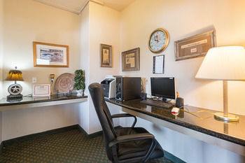 Hotel Lone Star Inn & Suites