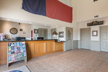 Hotel Lone Star Inn & Suites