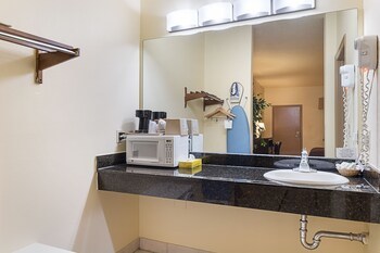 Hotel Lone Star Inn & Suites