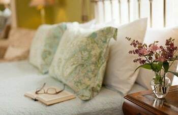 Bed & Breakfast Landmark Inn