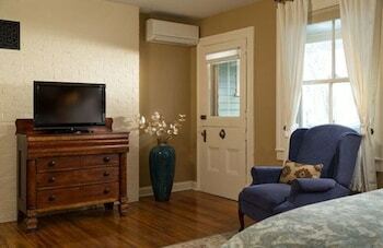 Bed & Breakfast Landmark Inn