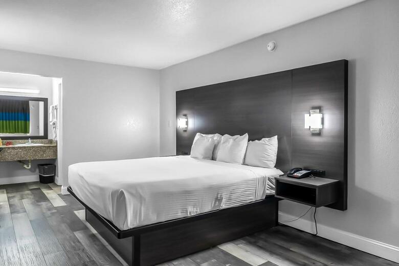 Motel Rodeway Inn & Suites