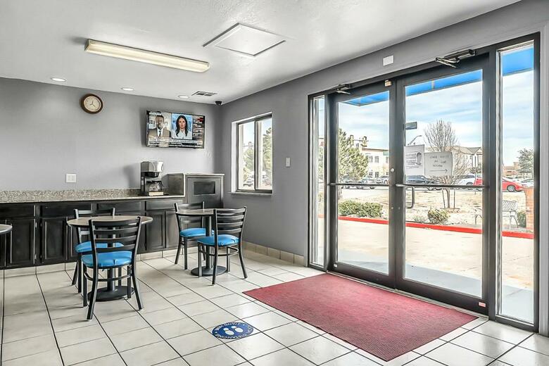 Motel Rodeway Inn & Suites