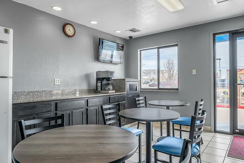 Motel Rodeway Inn & Suites