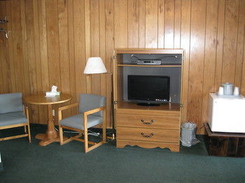 Lake 'n Pines Motel