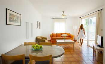 Apartamento Aliathon Holiday Village