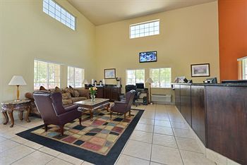 Hotel Lexington Inn & Suites