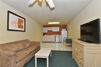 Hotel Lexington Inn & Suites