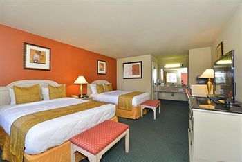 Hotel Lexington Inn & Suites