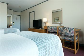 Village Green Hotel