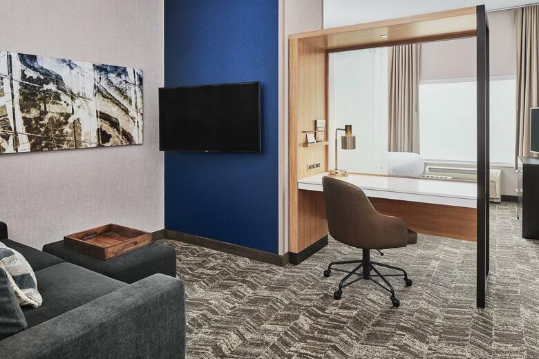 Hotel Cambria Suites