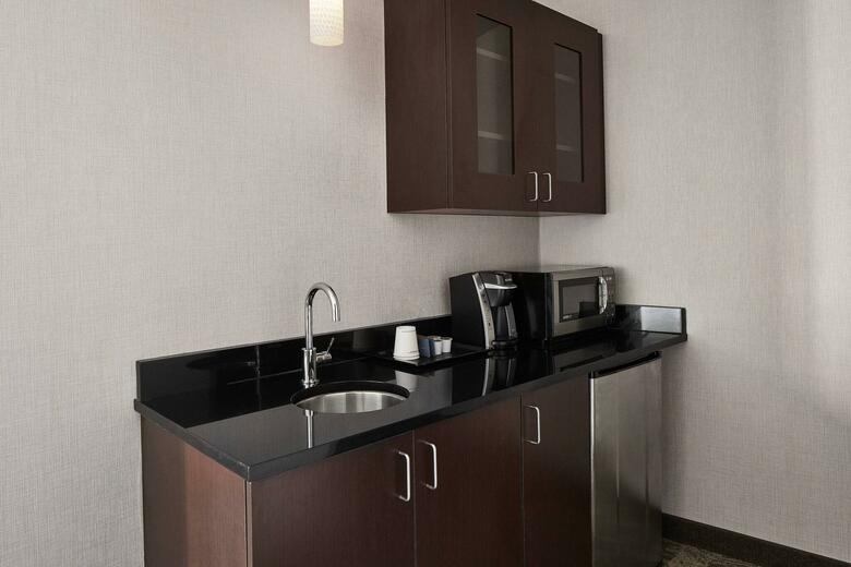 Hotel Cambria Suites