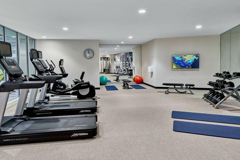 Hotel Cambria Suites