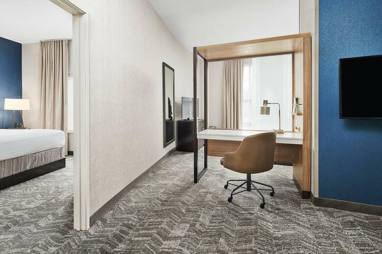 Hotel Cambria Suites