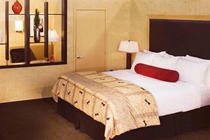 Hotel Cambria Suites