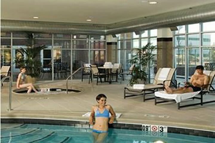 Hotel Cambria Suites