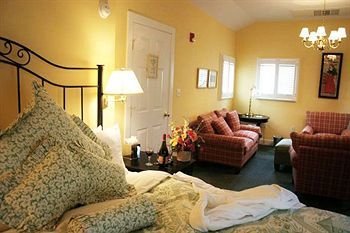Bed & Breakfast Five Gables Inn And Spa