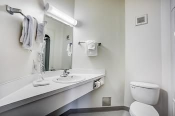 Motel 6 Red Deer