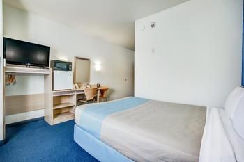 Motel 6 Red Deer