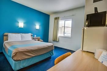 Motel 6 Red Deer