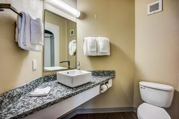 Motel 6 Red Deer
