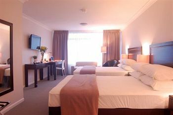 Hotel Checkers Resort & Conference Centre