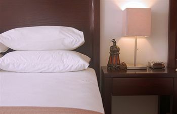 Hotel Checkers Resort & Conference Centre