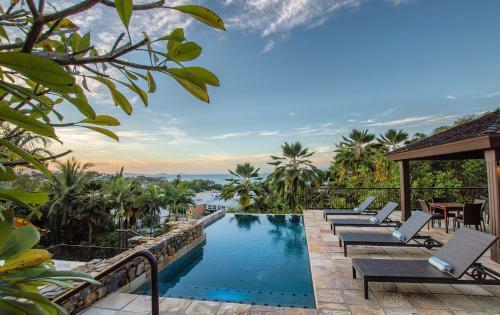 Hotel At Water's Edge Resort