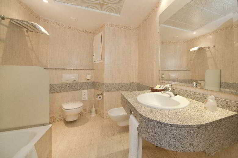 Hotel Pure Salt Garonda