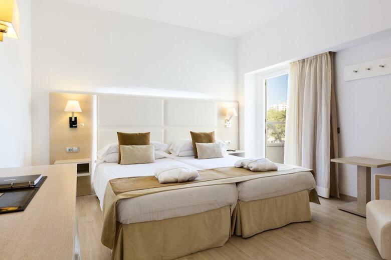 Hotel Pure Salt Garonda