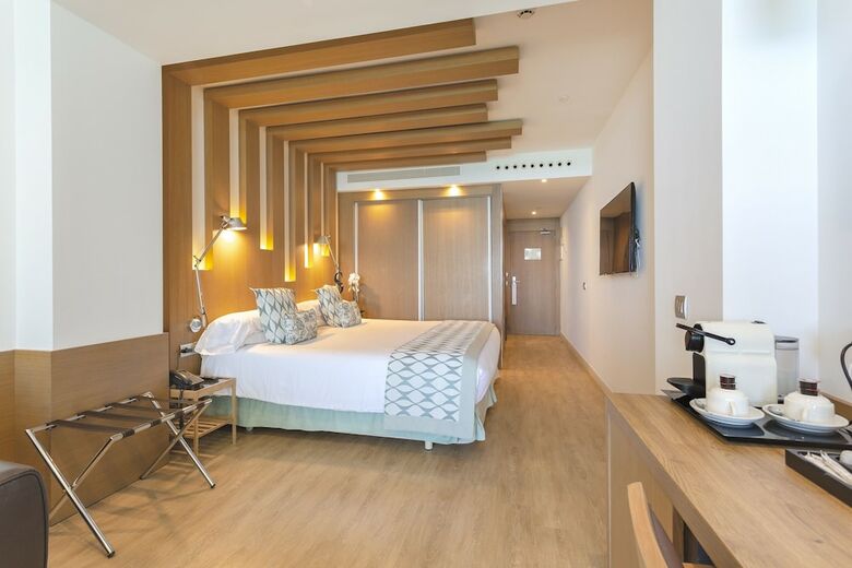 Hotel Pure Salt Garonda