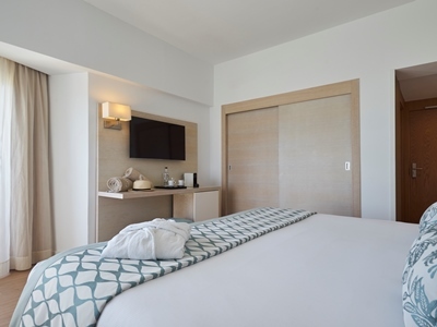 Hotel Pure Salt Garonda
