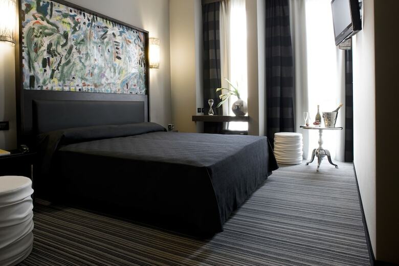 Twenty One Hotel
