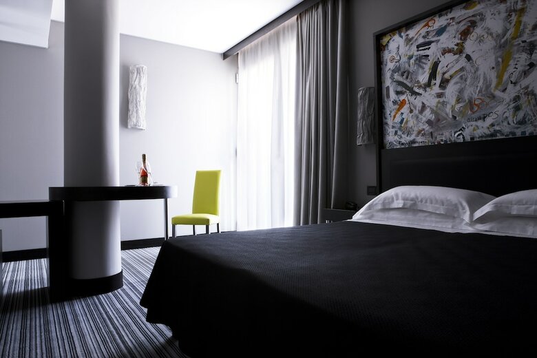 Twenty One Hotel